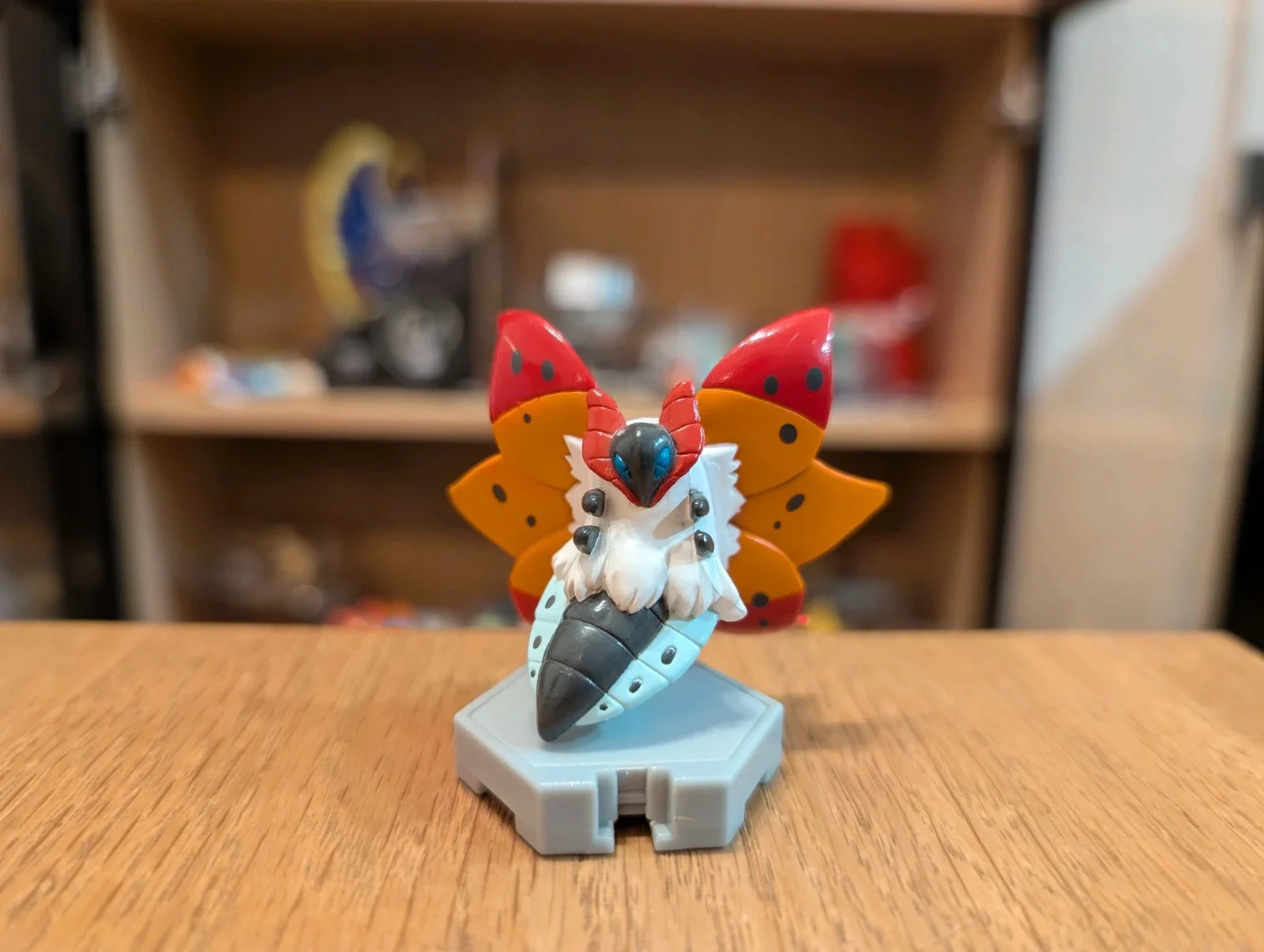 Figura Pokémon Volcarona Tomy P-Series