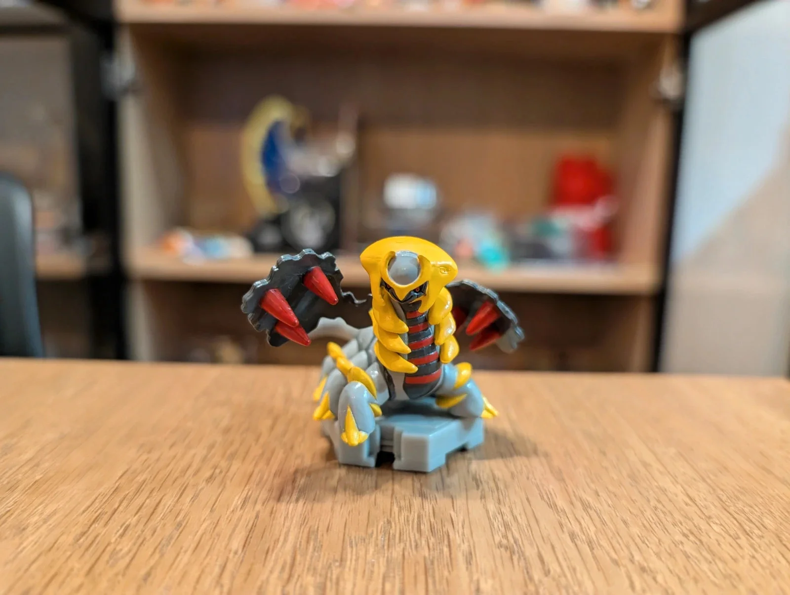 Figura Pokémon Giratina Tomy P-Series