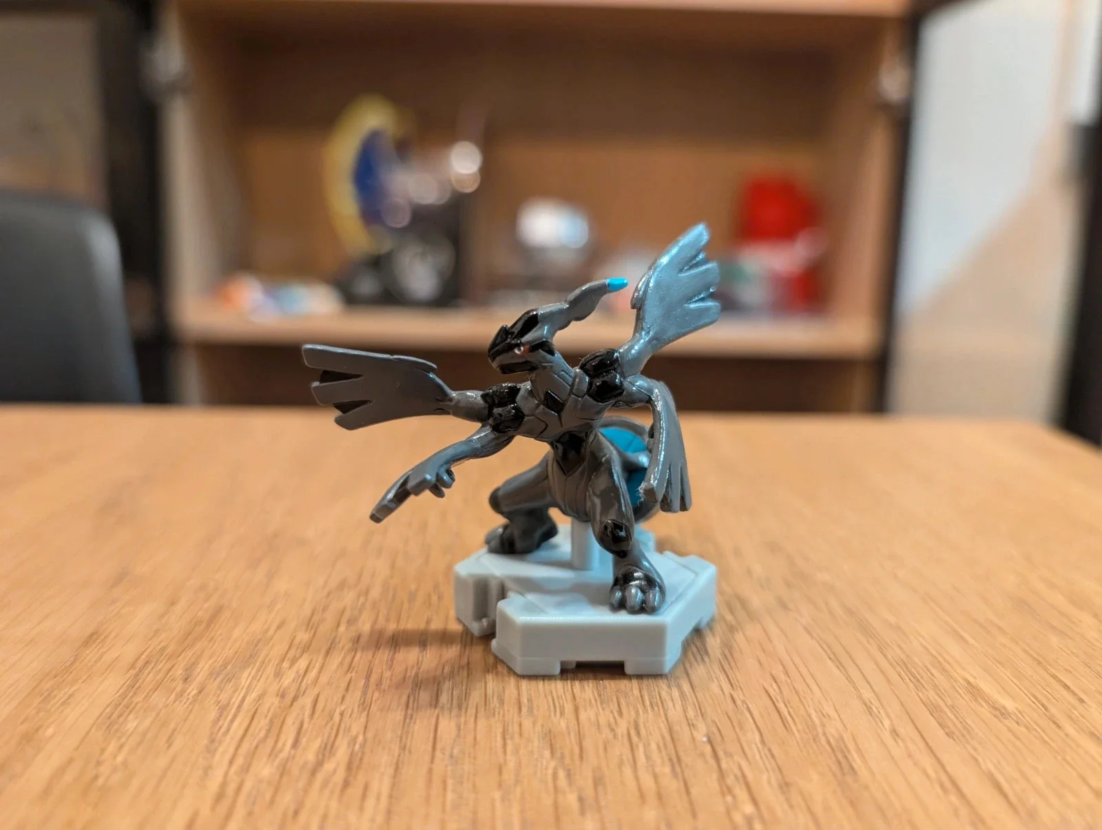 Figura Pokémon Zekrom Tomy P-Series