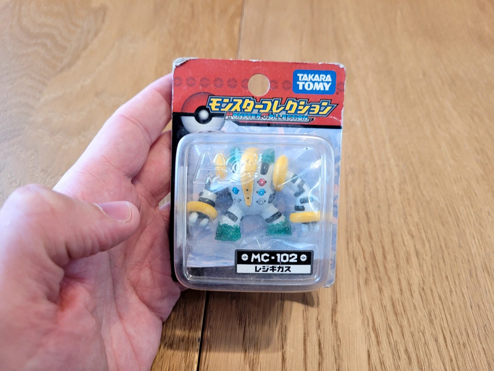 Figura Pokémon Tomy Regigigas