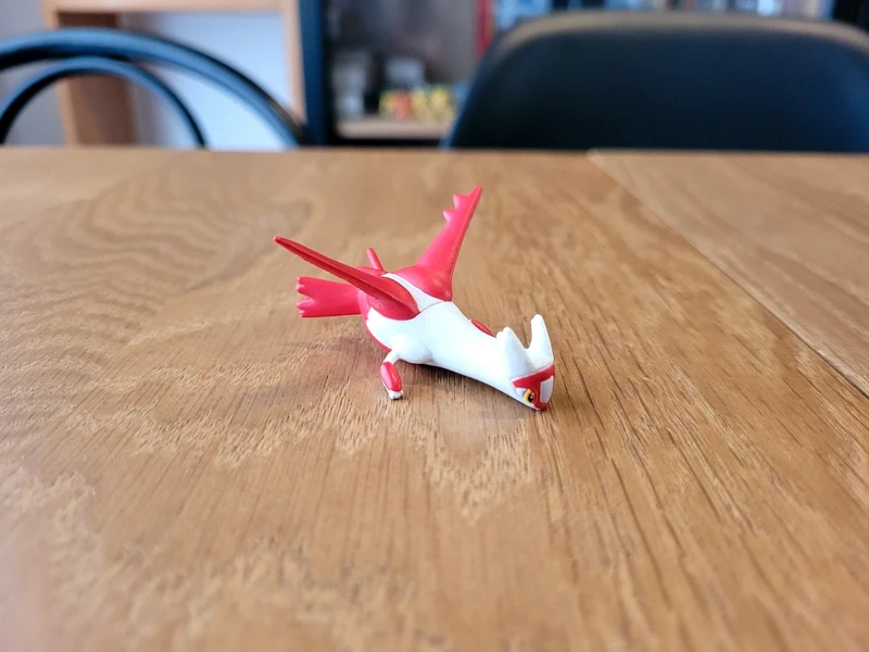 Figura Pokémon Tomy Latias