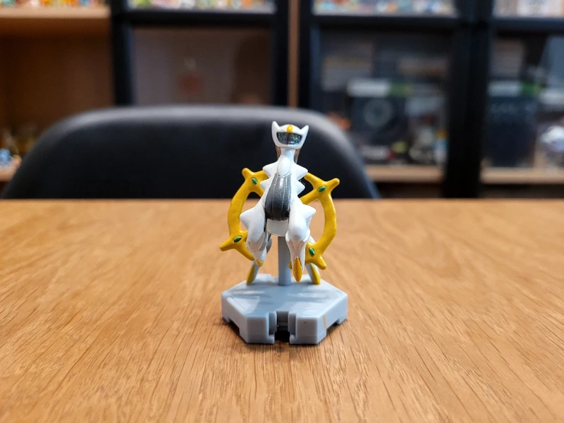 Figura Pokémon Tomy Arceus P-series