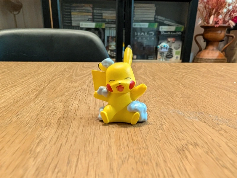 Pokemon Tomy T-ARTS Pikachu