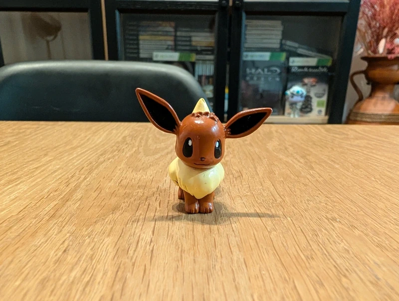 Pokemon Tomy Eevee figure