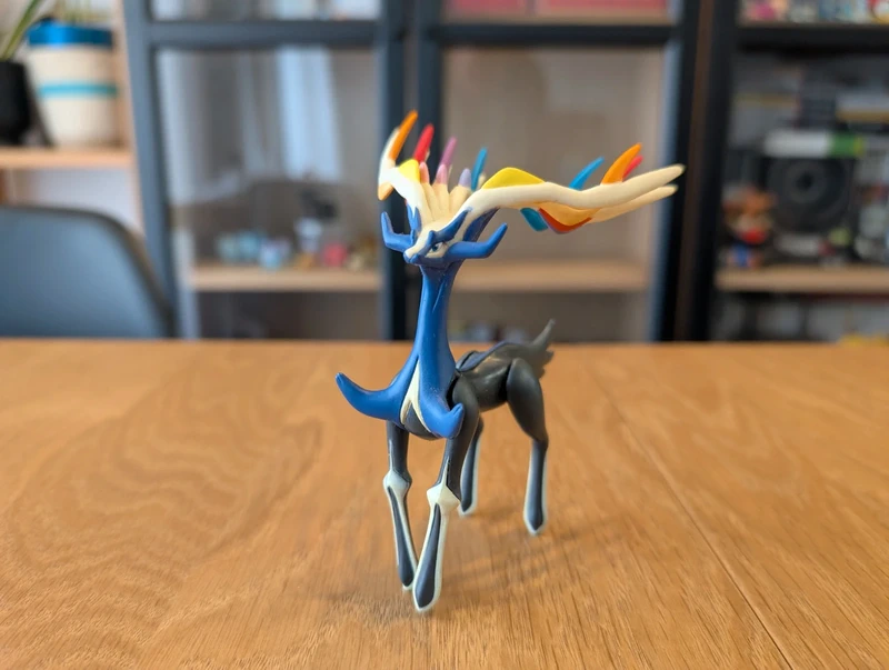 Pokémon Tomy Xerneas figurine