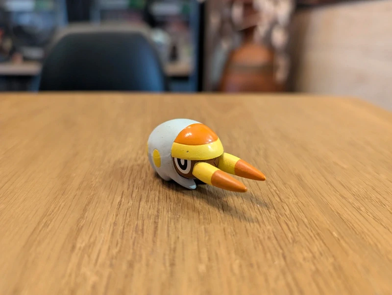 Pokémon Tomy Figurine Grubbin