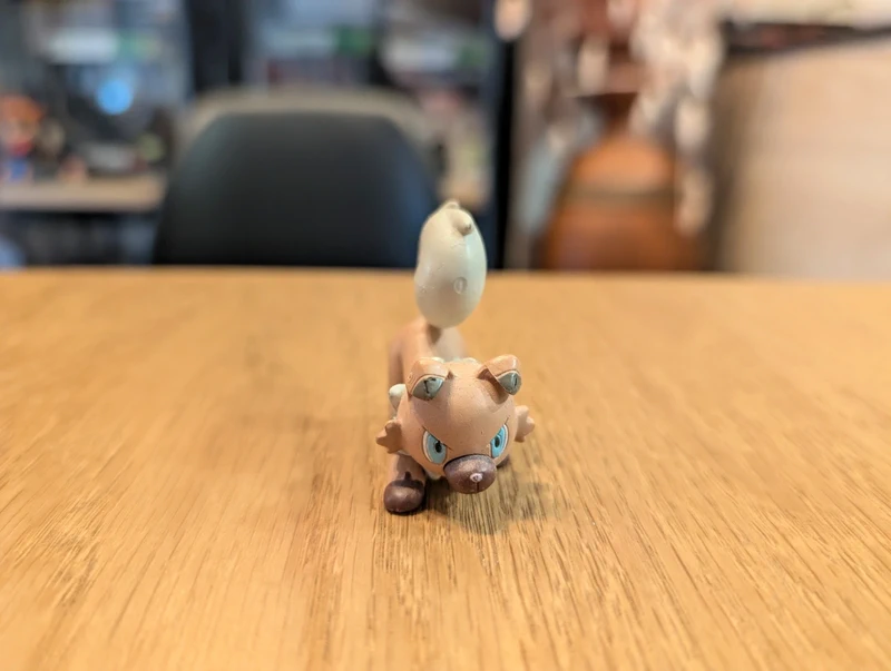 Pokémon Tomy Rockruff figurine