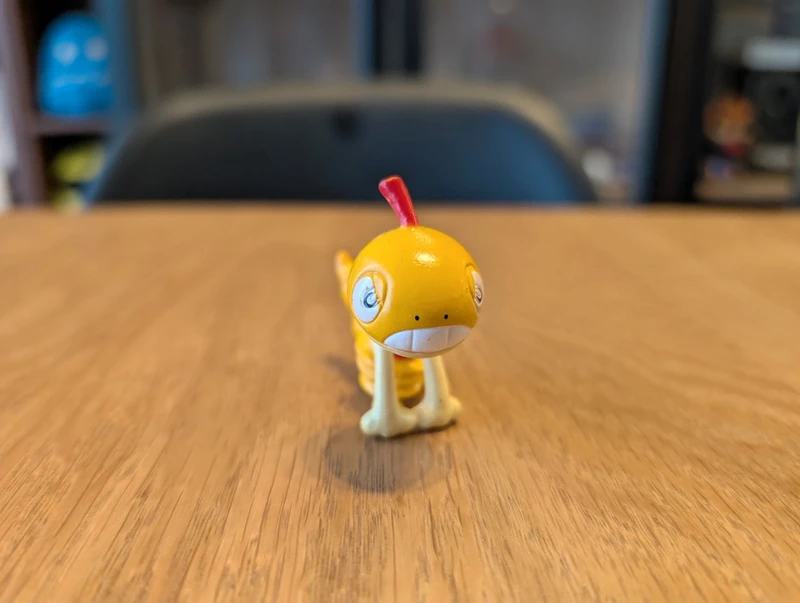 Pokémon Tomy Scraggy Alt Pose Figurine
