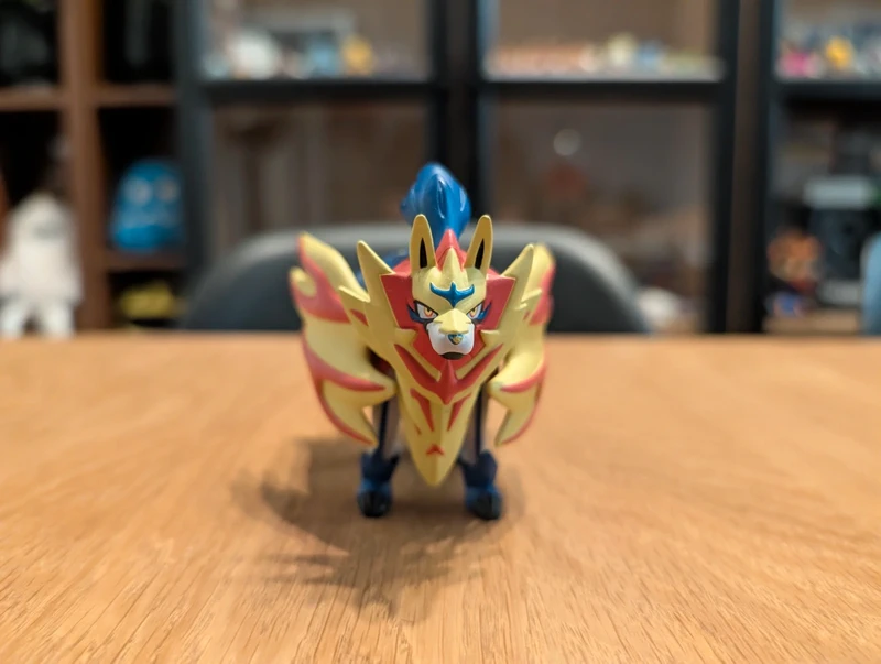 Pokémon Tomy Figurine Zamazenta