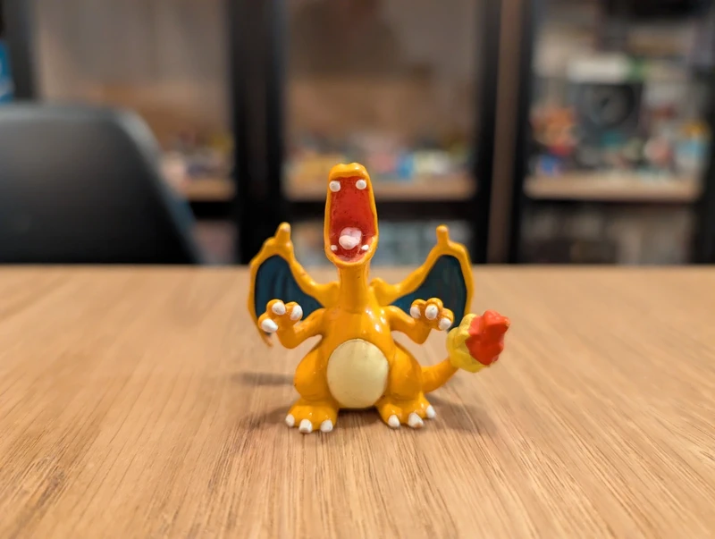 Pokémon Charizard figurine