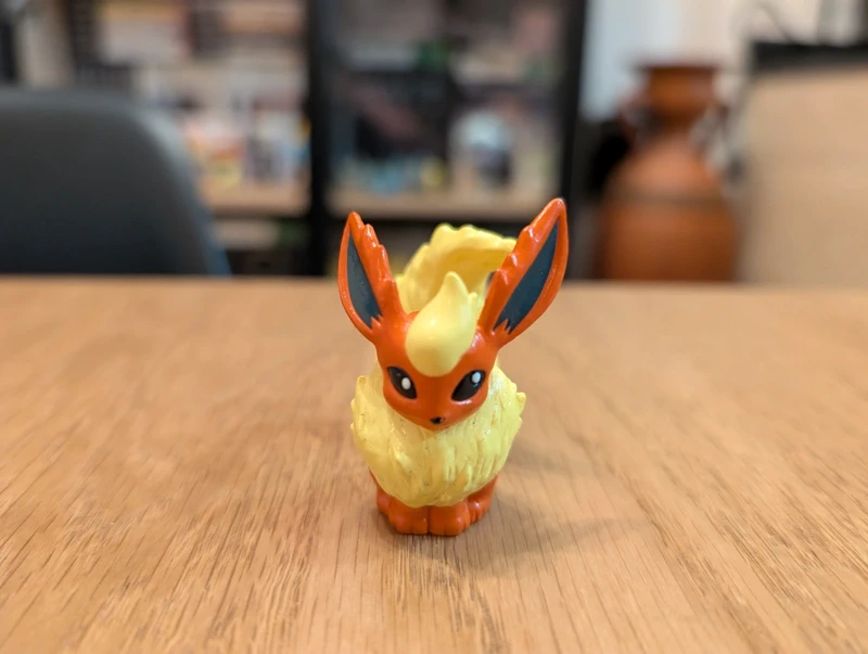 Pokémon Tomy Figurine Flareon New Color