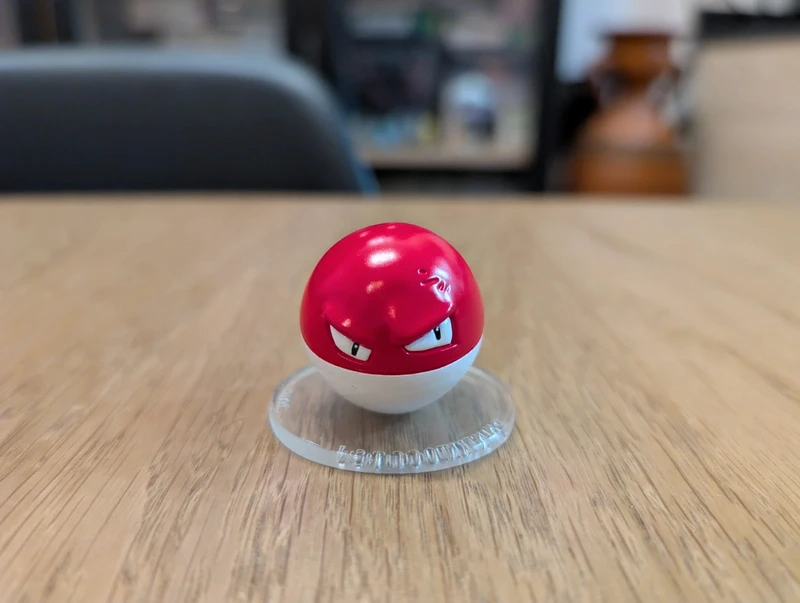 Pokémon Voltorb figurine