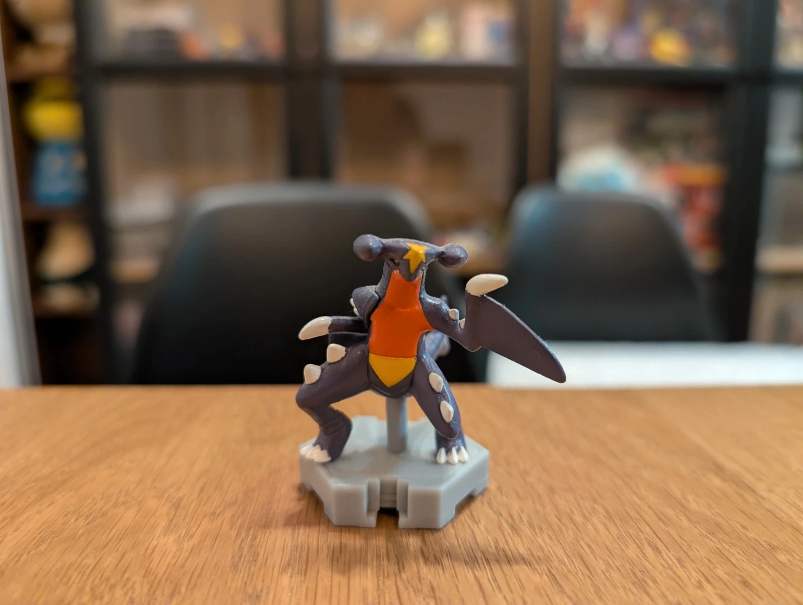 Figura Pokémon Garchomp Tomy P-Series