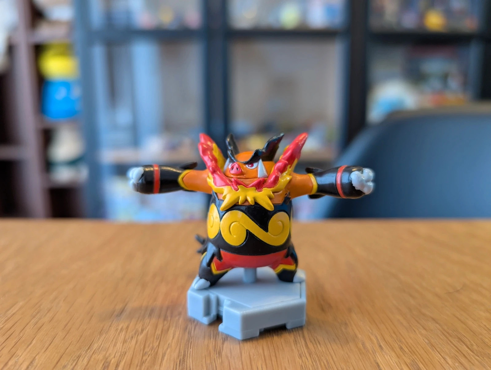 Figura Pokémon Incineroar Tomy P-Series