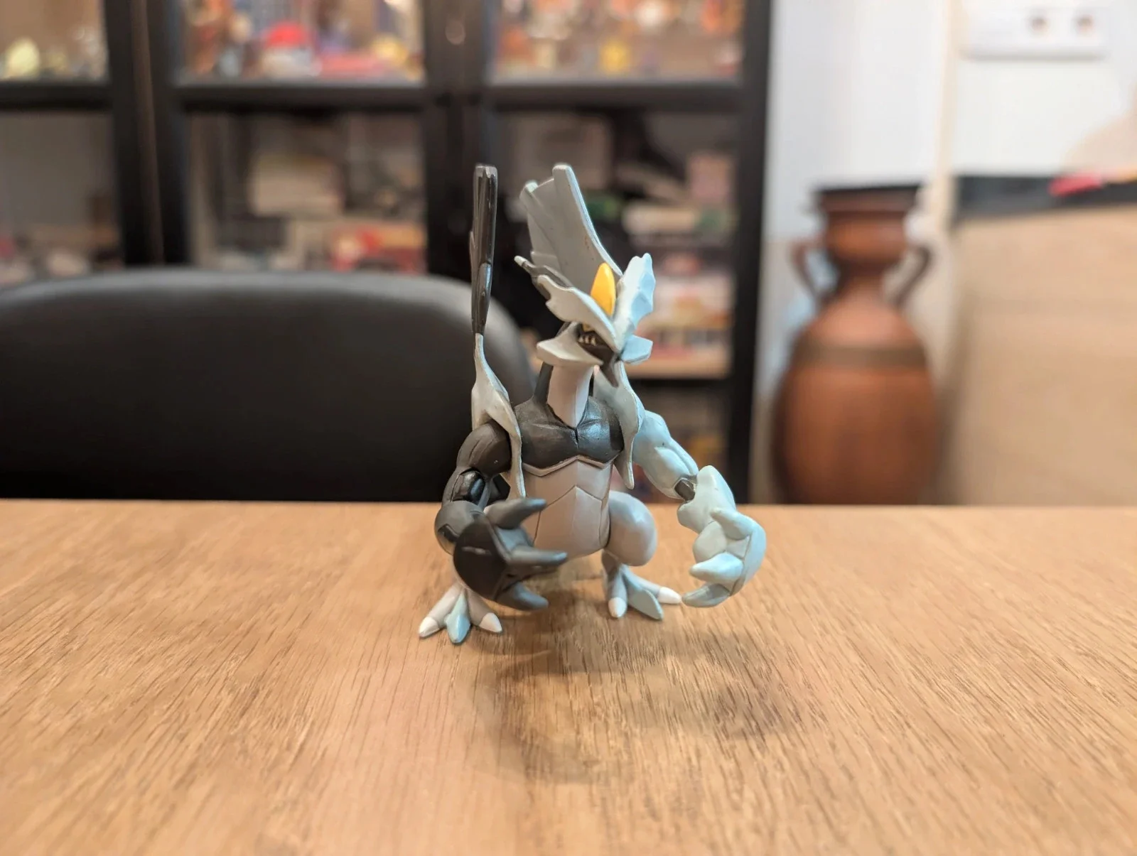 Pokémon Tomy Figurine Black Kyurem