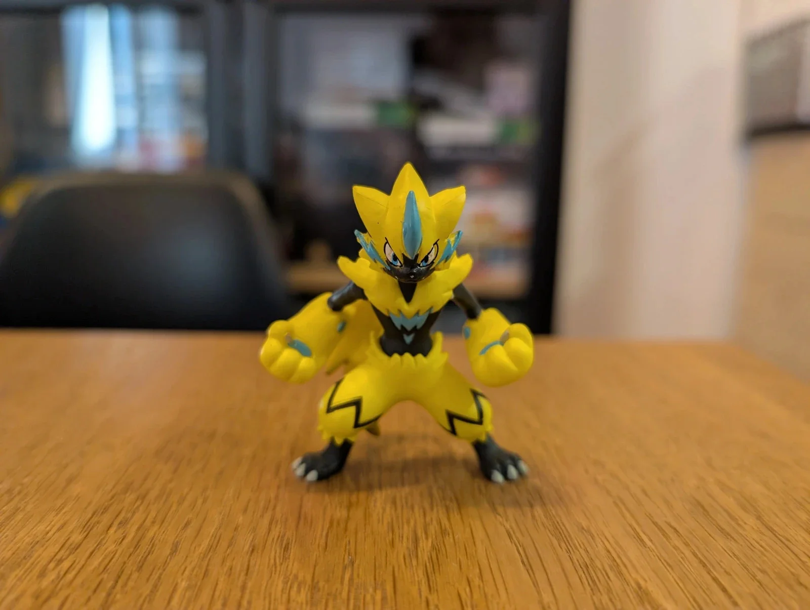 Pokémon Tomy T-ARTS Figurine Zeraora