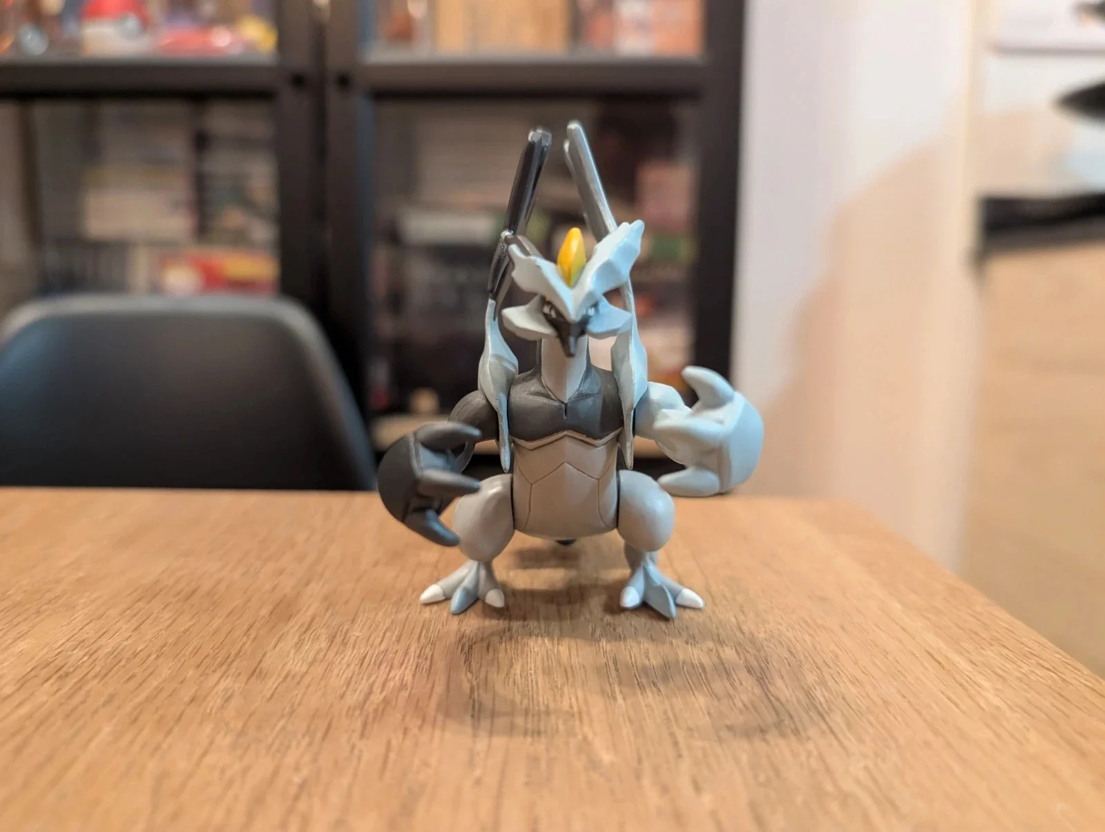 Pokémon Tomy Figurine Black Kyurem